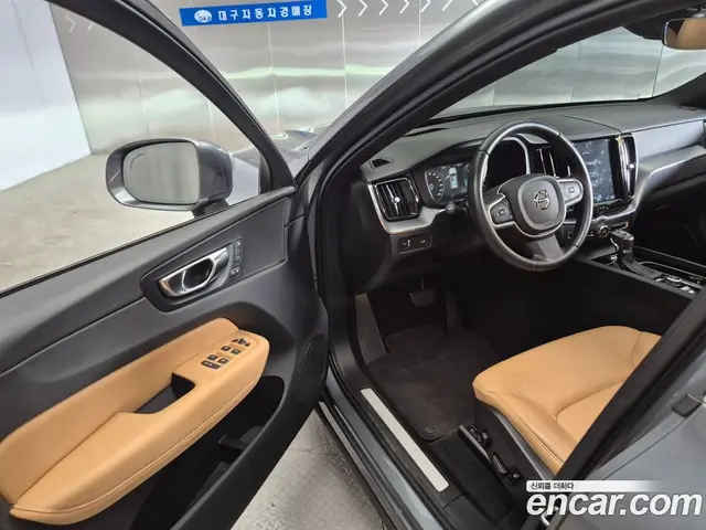 Volvo XC60 2018 2.0 автомат (гидро), миниатюра 7