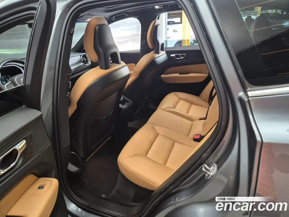 Volvo XC60 2018 2.0 автомат (гидро), фото 8