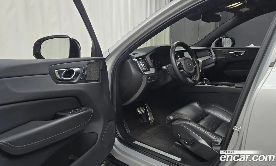 Volvo XC60 2022 2.0 автомат (гидро), фото 13