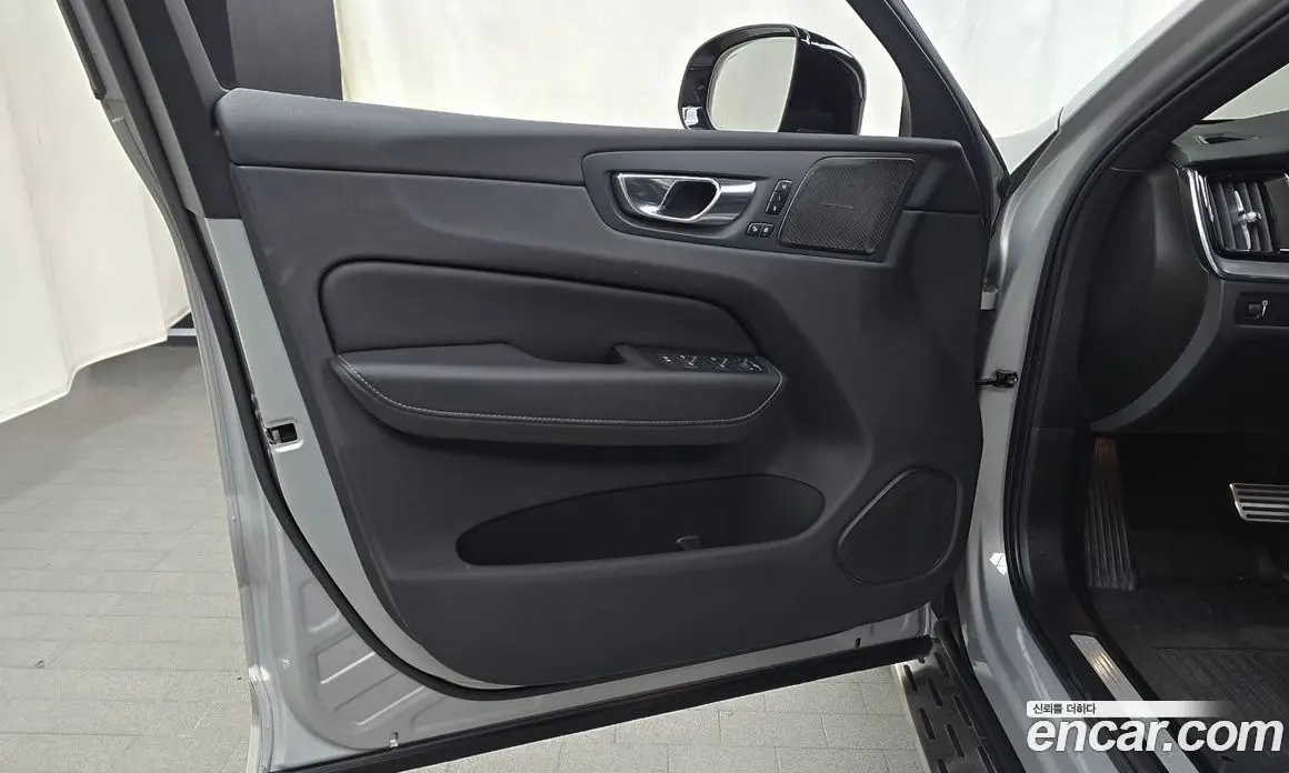 Volvo XC60 2022 2.0 автомат (гидро), фото 14