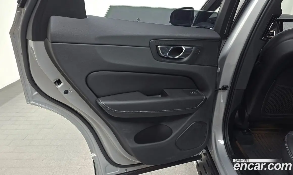 Volvo XC60 2022 2.0 автомат (гидро), фото 15