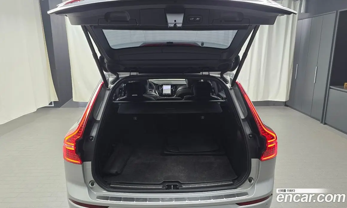 Volvo XC60 2022 2.0 автомат (гидро), фото 28