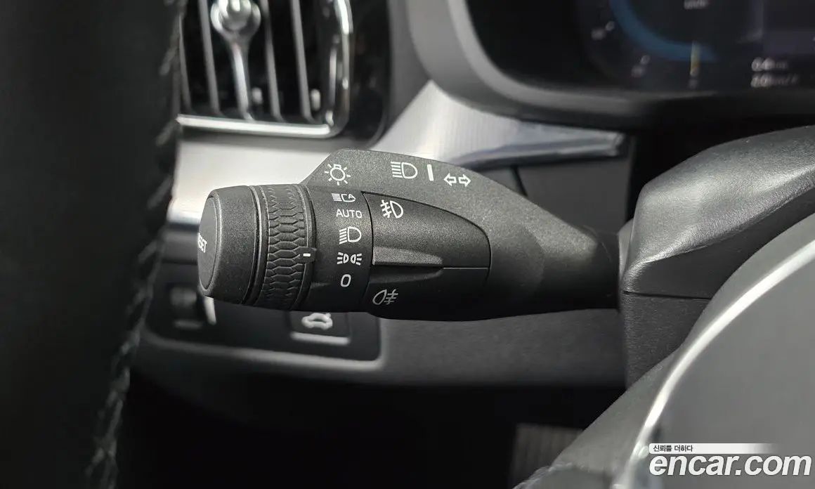 Volvo XC60 2022 2.0 автомат (гидро), фото 30