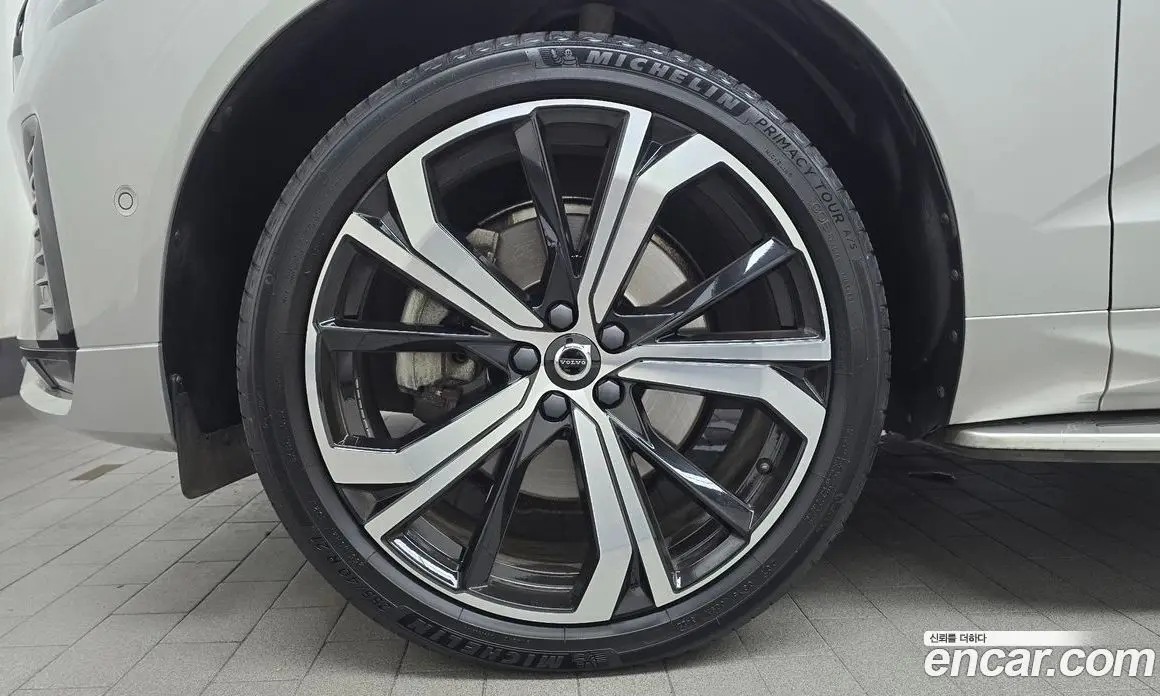 Volvo XC60 2022 2.0 автомат (гидро), фото 5