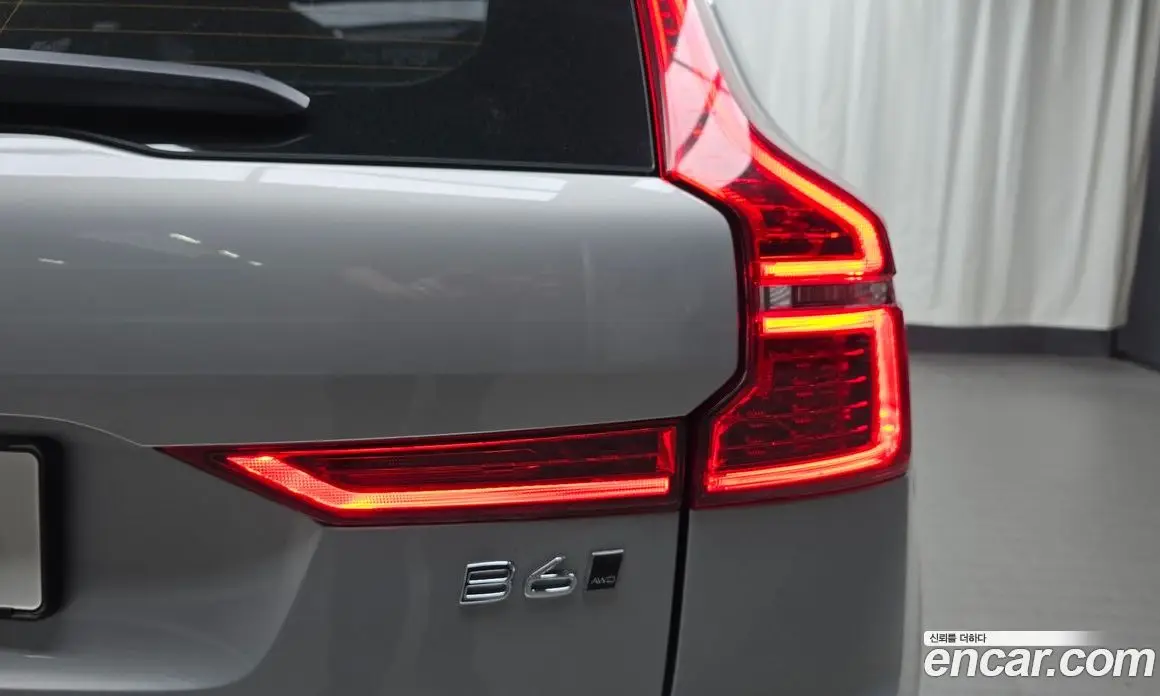Volvo XC60 2022 2.0 автомат (гидро), фото 9