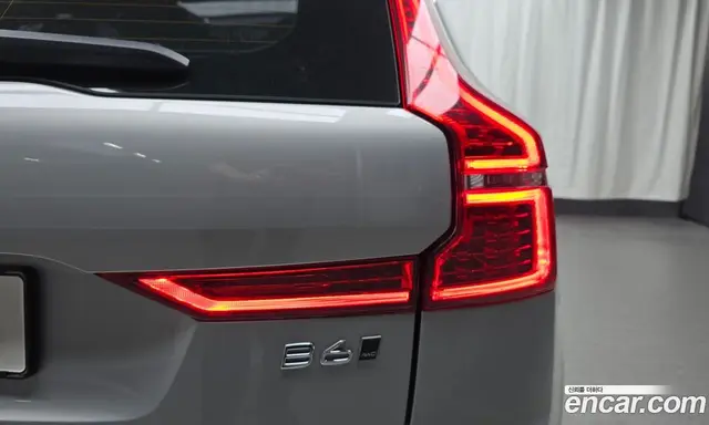 Volvo XC60 2022 2.0 автомат (гидро), миниатюра 9