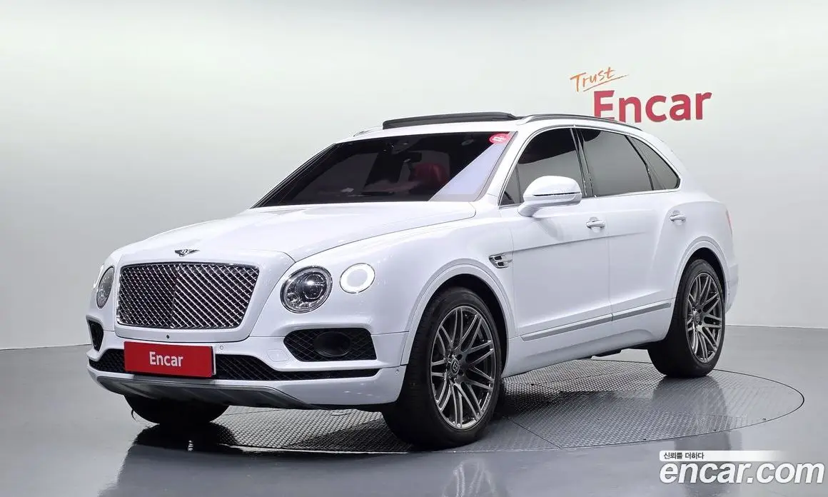 Bentley Bentayga 2018 6.0 автомат (гидро), фото 1 Bentley Bentayga 2018 6.0 автомат (гидро), фото 1