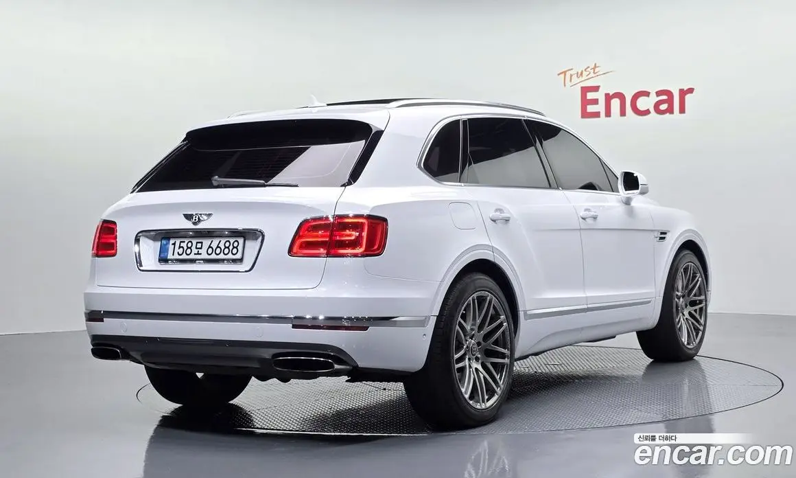 Bentley Bentayga 2018 6.0 автомат (гидро), фото 2 Bentley Bentayga 2018 6.0 автомат (гидро), фото 2