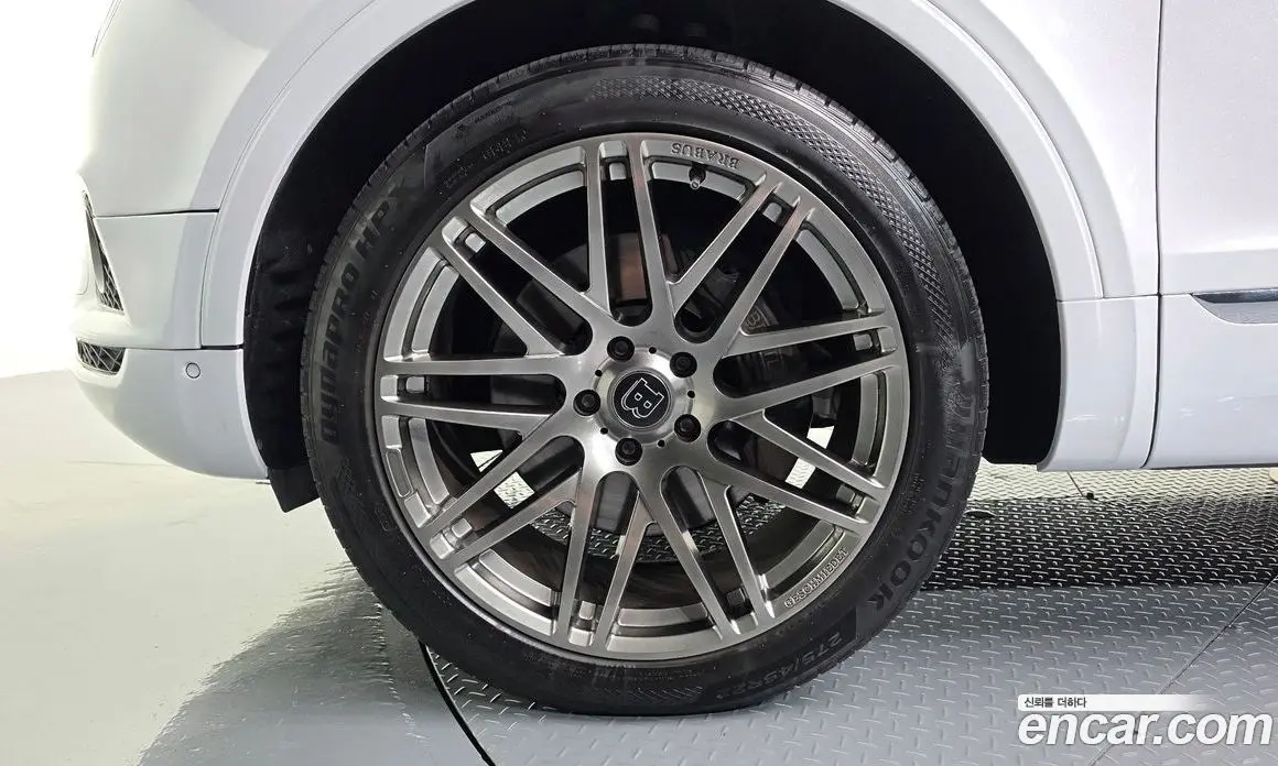 Bentley Bentayga 2018 6.0 автомат (гидро), фото 5 Bentley Bentayga 2018 6.0 автомат (гидро), фото 5