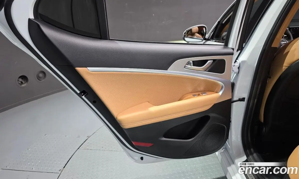 Genesis G70 2023 2.0 автомат (гидро), фото 15