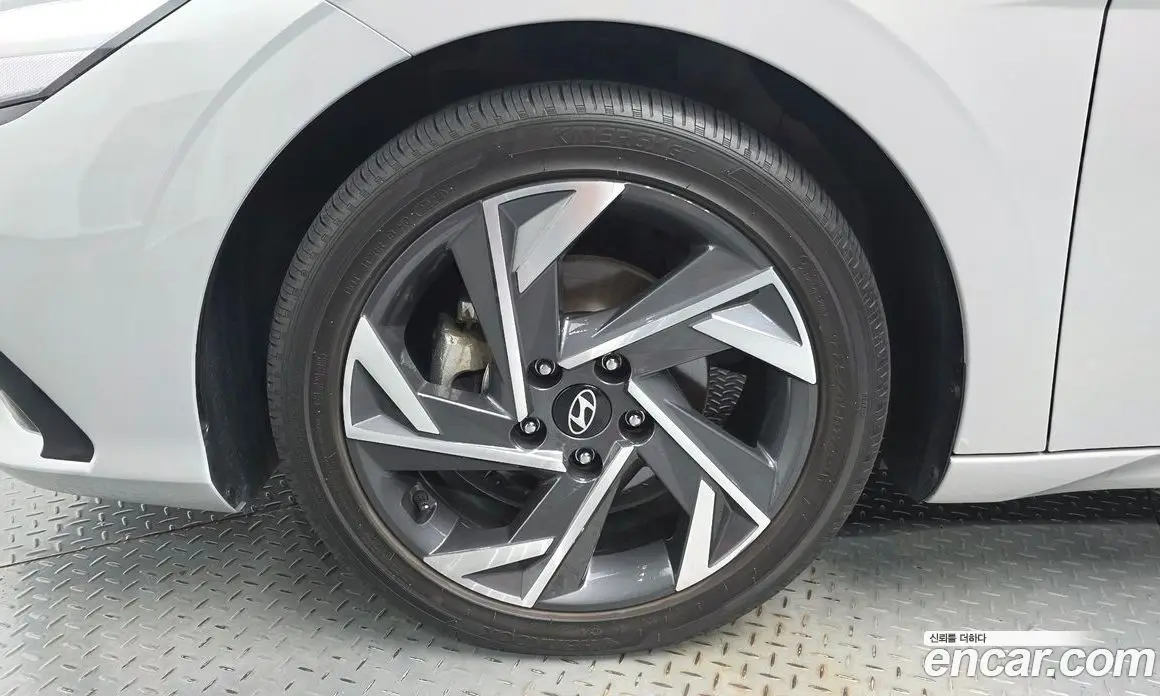 Hyundai Avante 2024 1.6 автомат (гидро), фото 4