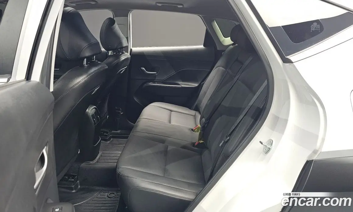 Hyundai Kona 2023 1.6 автомат (гидро), фото 17