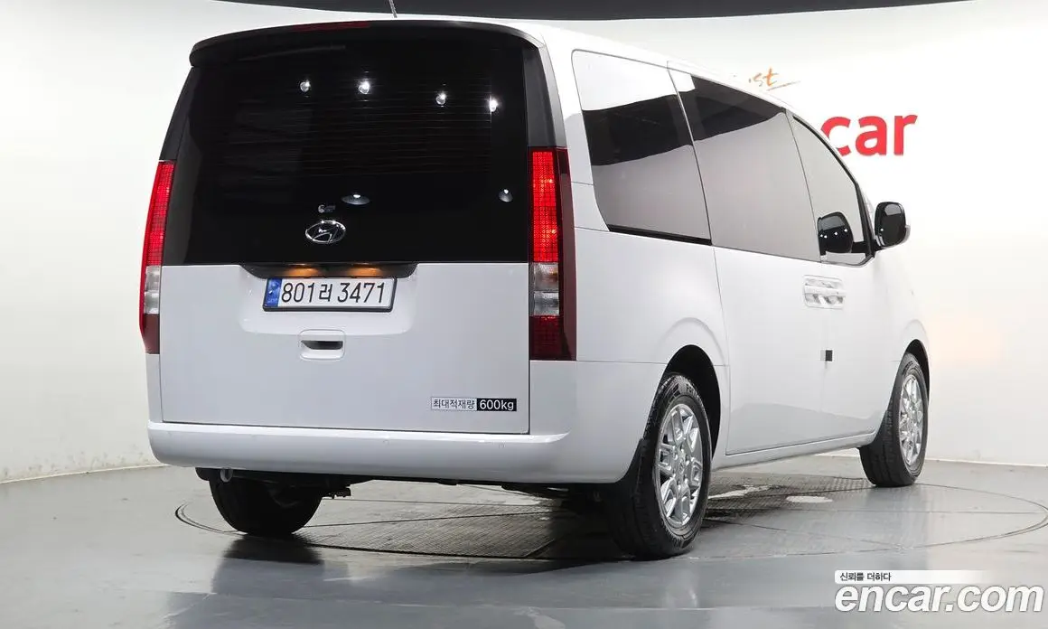Hyundai Staria 2023 2.2 автомат (гидро), фото 2
