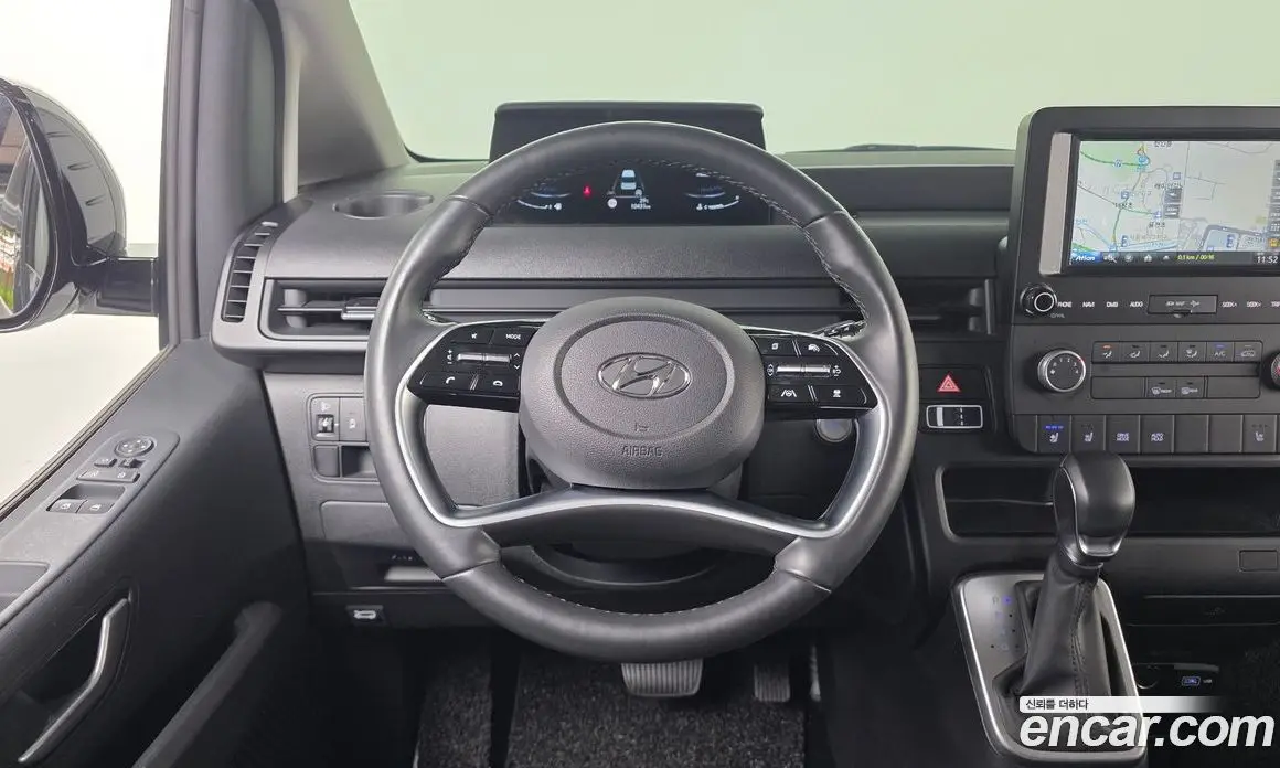 Hyundai Staria 2023 2.2 автомат (гидро), фото 13