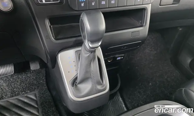 Hyundai Staria 2023 2.2 автомат (гидро), миниатюра 9
