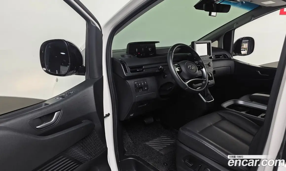 Hyundai Staria 2023 2.2 автомат (гидро), фото 10