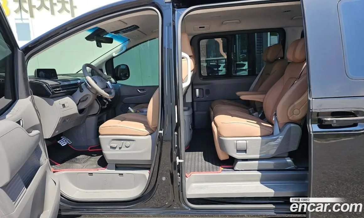 Hyundai Staria 2023 2.2 автомат (гидро), фото 13