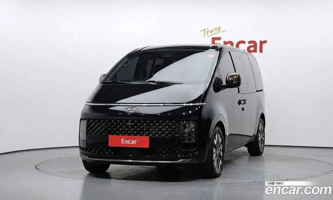 Hyundai Staria 2023 2.2 автомат (гидро), фото 3
