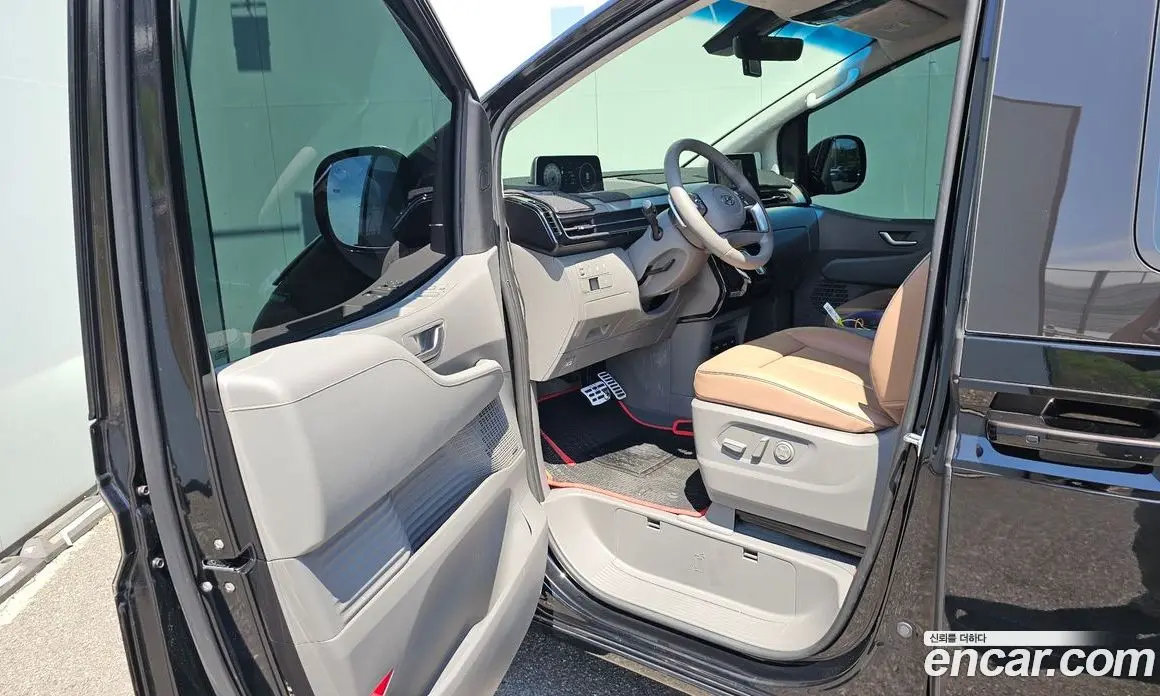 Hyundai Staria 2023 2.2 автомат (гидро), фото 10