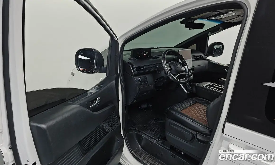 Hyundai Staria 2023 2.2 автомат (гидро), фото 13