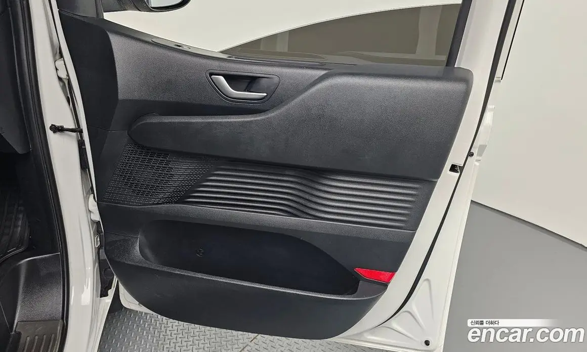Hyundai Staria 2023 2.2 автомат (гидро), фото 14