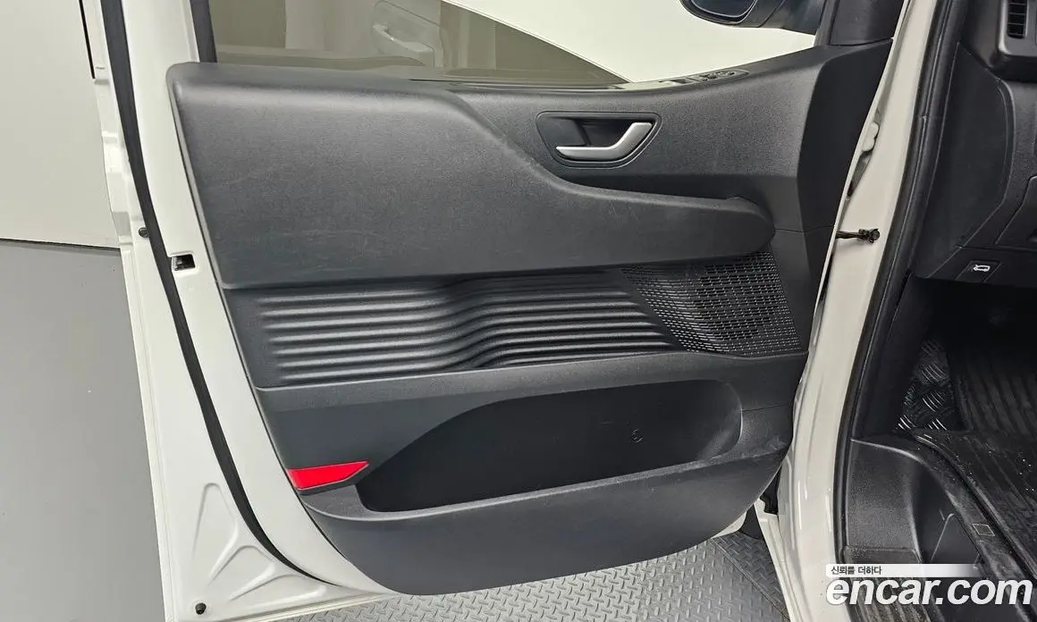 Hyundai Staria 2023 2.2 автомат (гидро), фото 15
