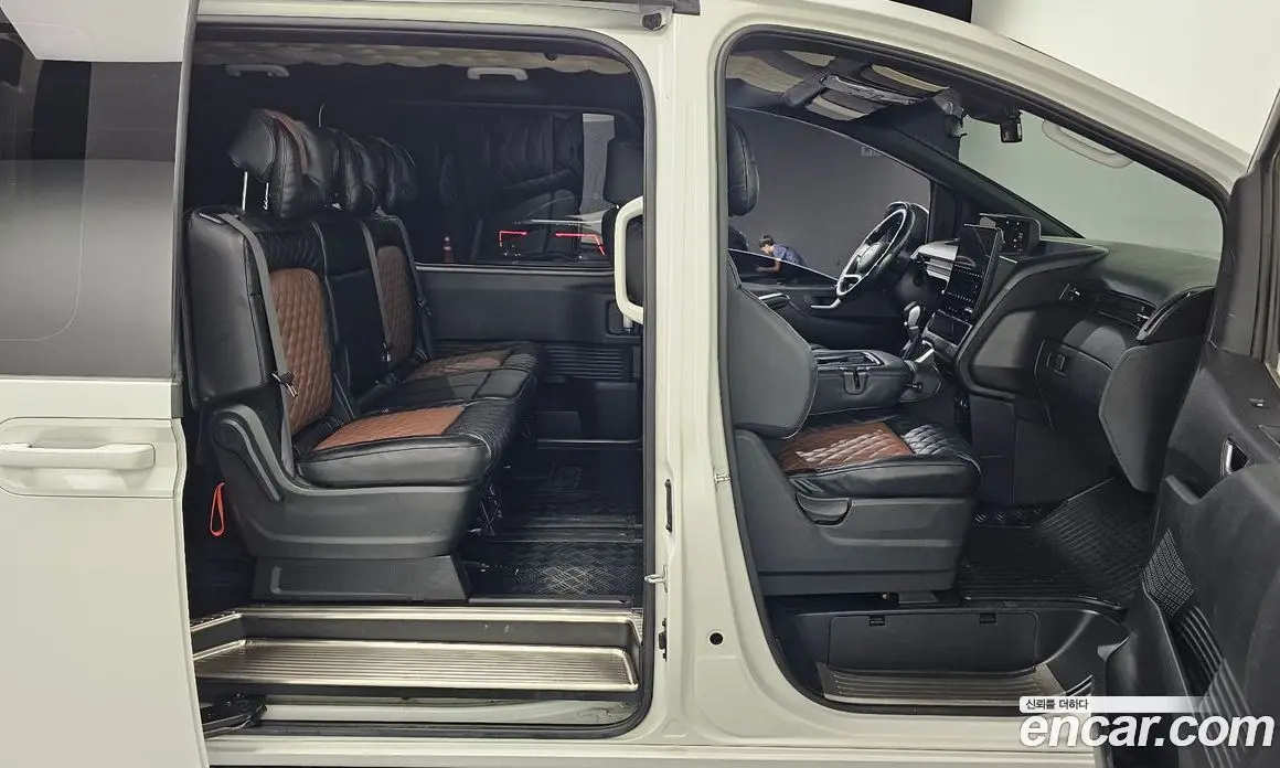 Hyundai Staria 2023 2.2 автомат (гидро), фото 16