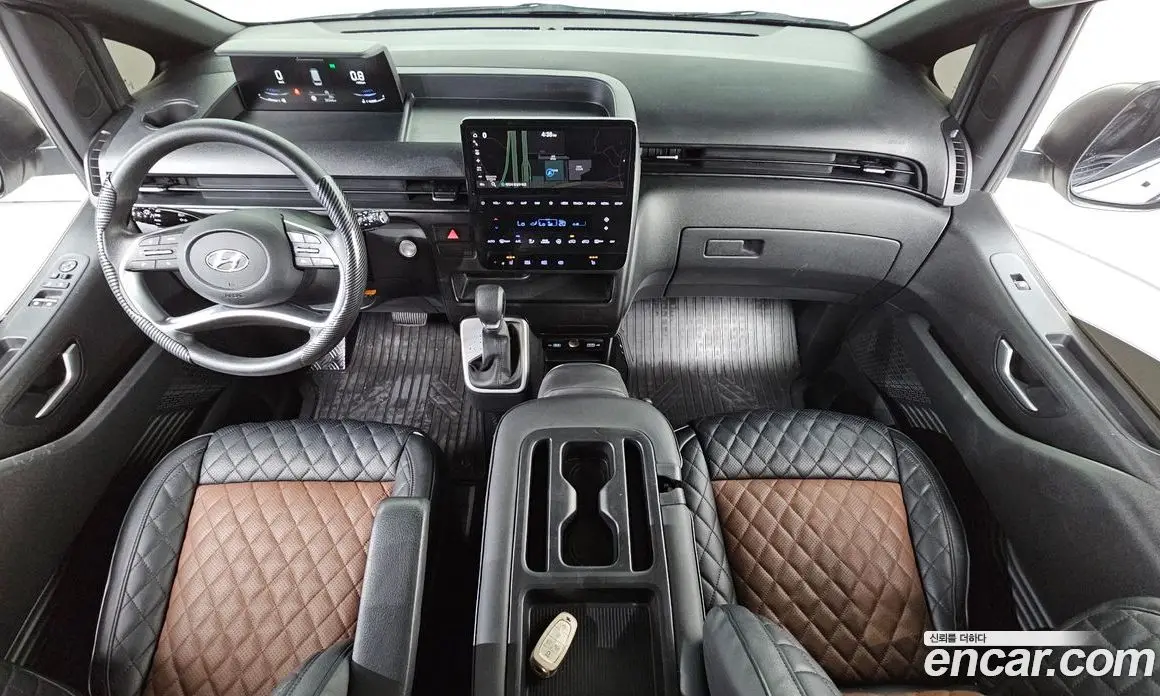 Hyundai Staria 2023 2.2 автомат (гидро), фото 10
