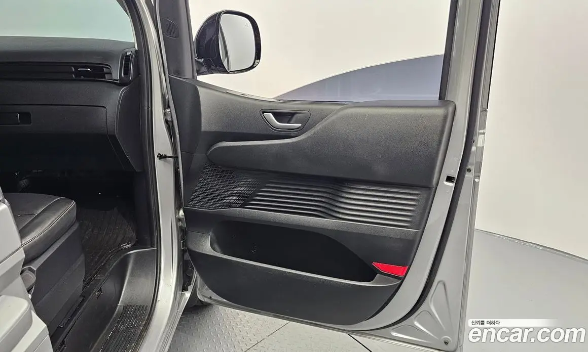 Hyundai Staria 2023 2.2 автомат (гидро), фото 14
