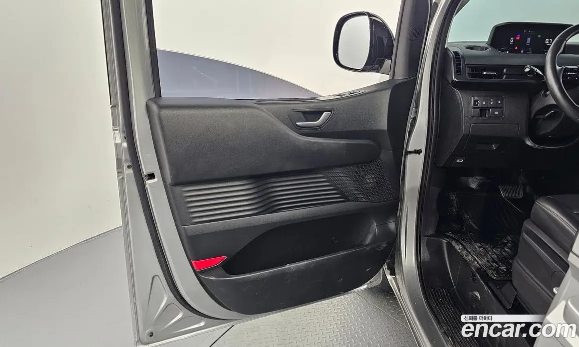 Hyundai Staria 2023 2.2 автомат (гидро), фото 15