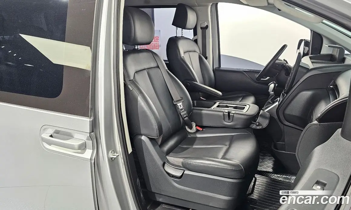 Hyundai Staria 2023 2.2 автомат (гидро), фото 16
