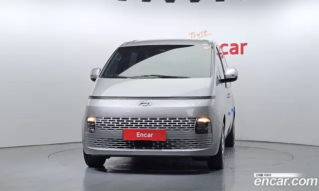 Hyundai Staria 2023 2.2 автомат (гидро), миниатюра 3