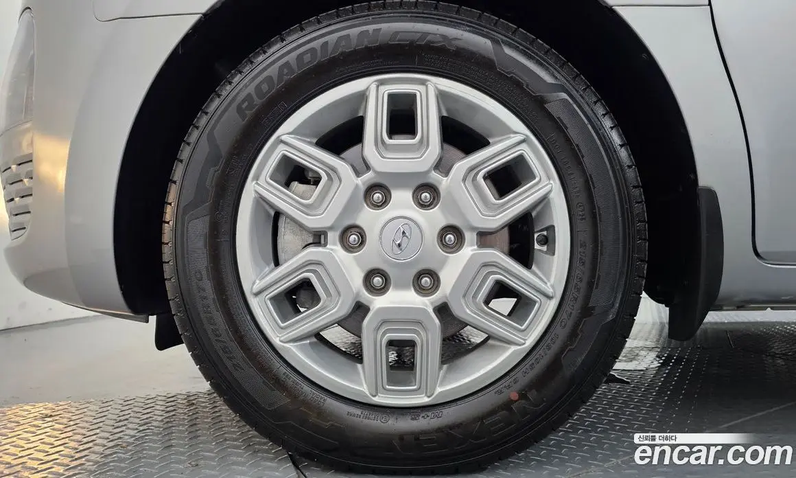 Hyundai Staria 2023 2.2 автомат (гидро), фото 5