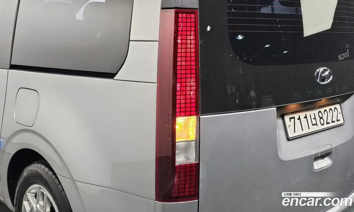 Hyundai Staria 2023 2.2 автомат (гидро), фото 9