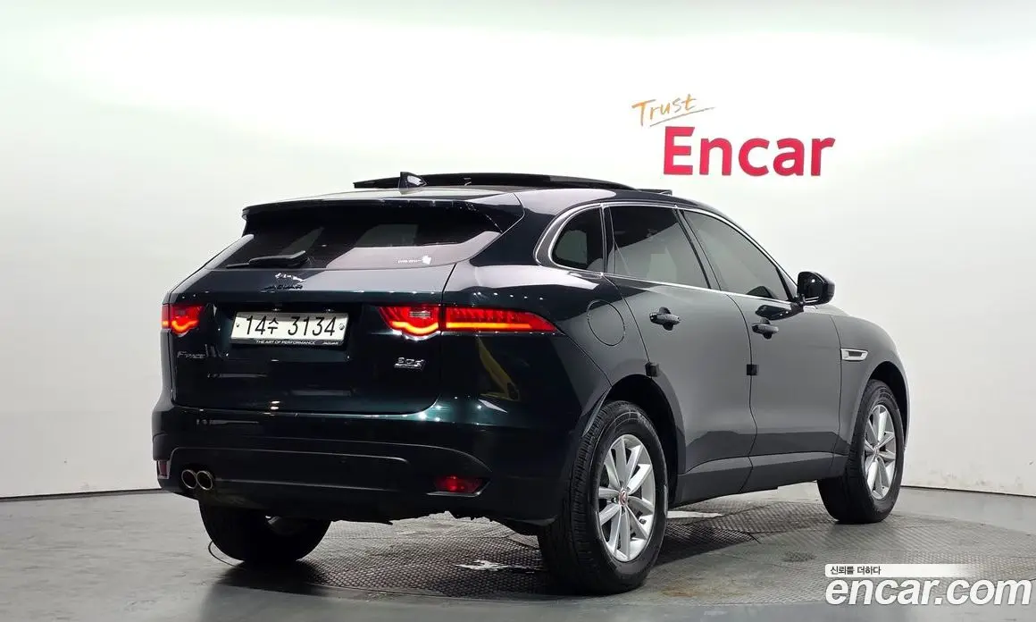 Jaguar F-Pace 2017 2.0 автомат (гидро), фото 2
