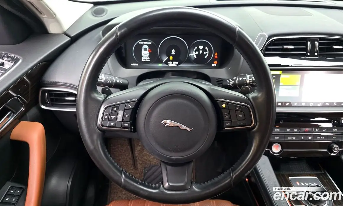 Jaguar F-Pace 2017 2.0 автомат (гидро), фото 13
