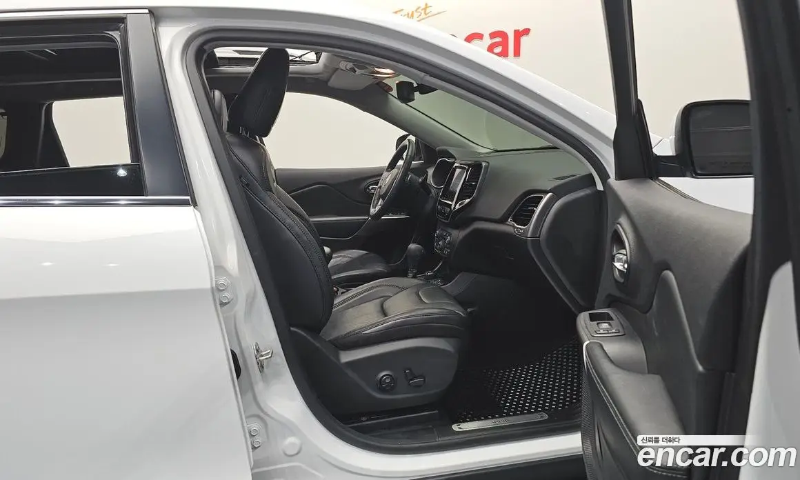 Jeep Cherokee 2021 2.4 автомат (гидро), фото 16