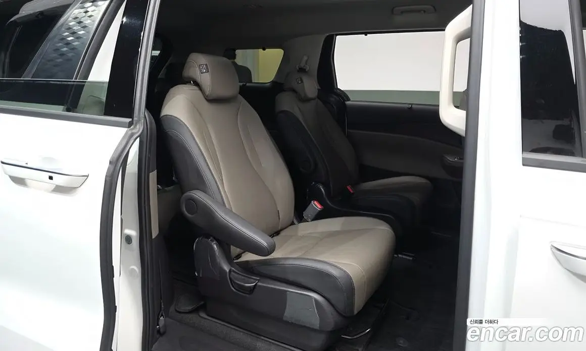 Kia Carnival 2024 1.6 автомат (гидро), фото 16