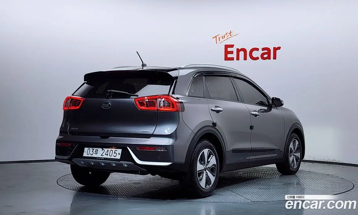 Kia Niro 2017 1.6 автомат (гидро), фото 2