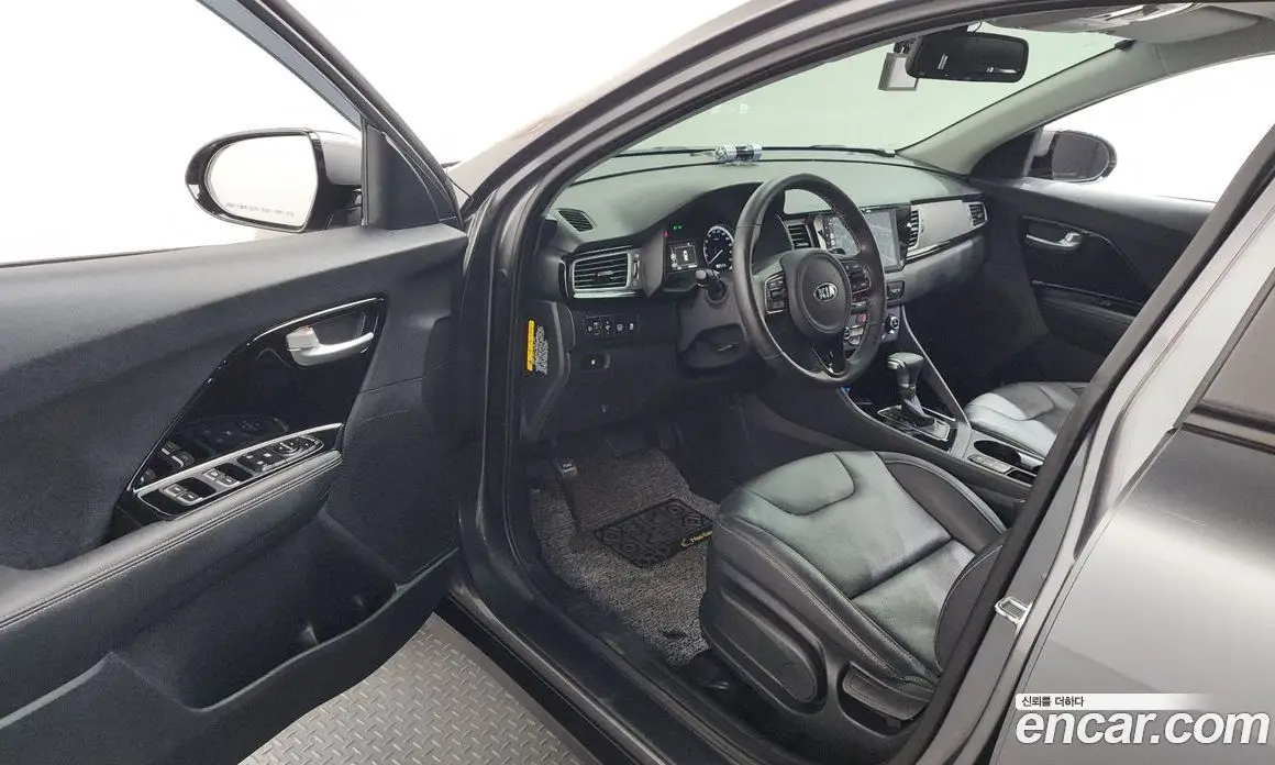 Kia Niro 2017 1.6 автомат (гидро), фото 13