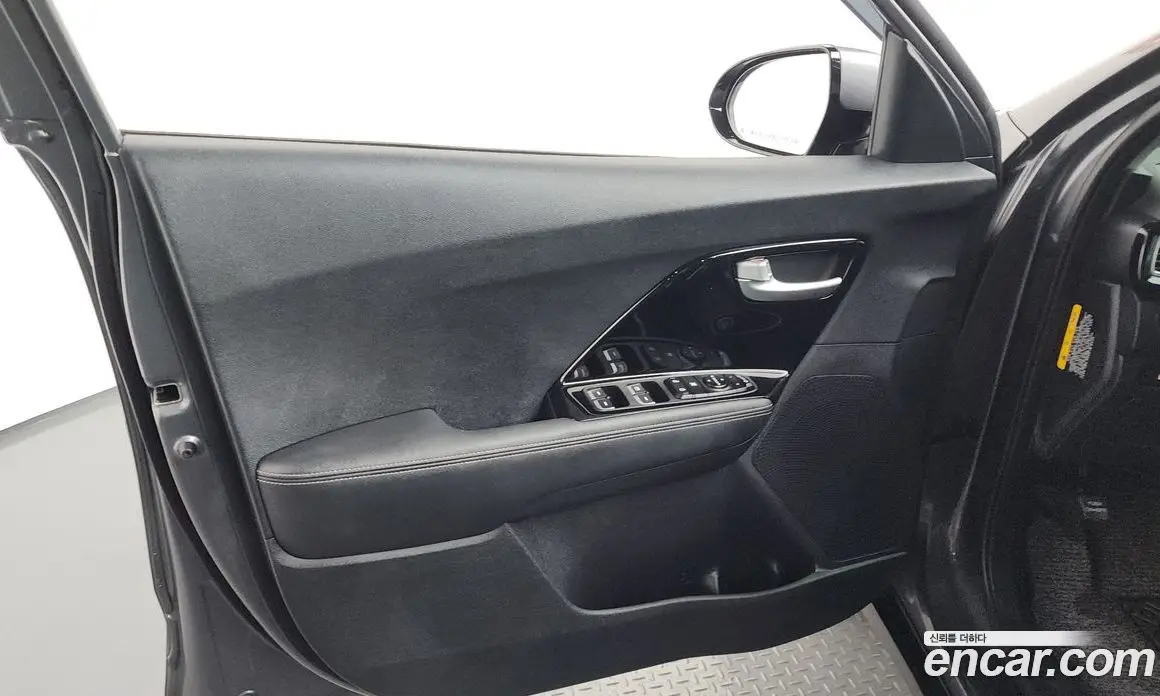 Kia Niro 2017 1.6 автомат (гидро), фото 14