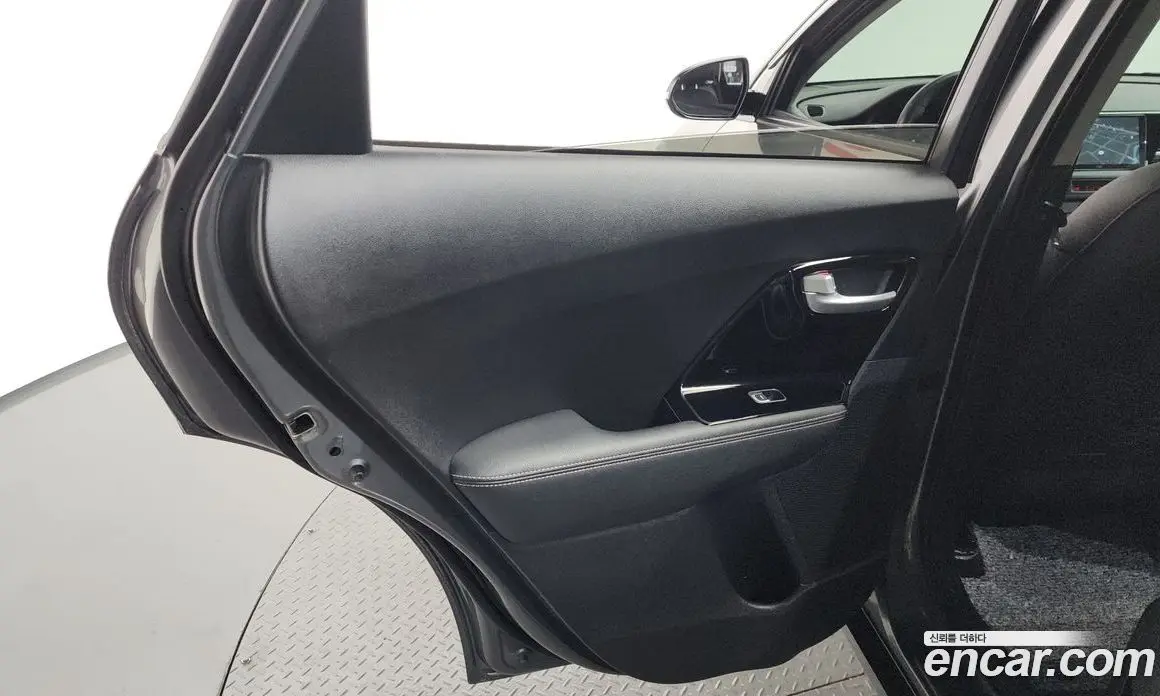 Kia Niro 2017 1.6 автомат (гидро), фото 15