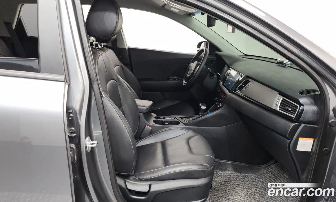 Kia Niro 2017 1.6 автомат (гидро), фото 16