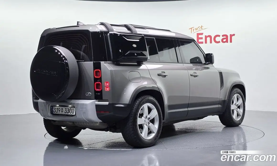 Land Rover Defender 2022 3.0 автомат (гидро), фото 2