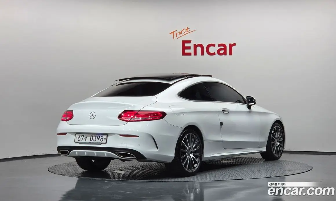 Mercedes-Benz C-Class 2016 2.0 гидро, фото 2 Mercedes-Benz C-Class 2016 2.0 гидро, фото 2