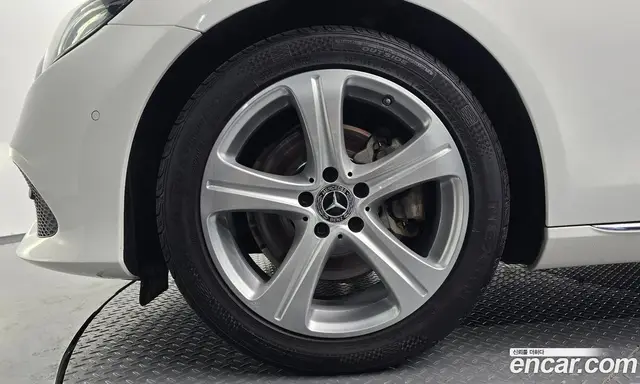 Mercedes-Benz E-Class 2018 2.0 гидро, миниатюра 4 Mercedes-Benz E-Class 2018 2.0 гидро, миниатюра 4