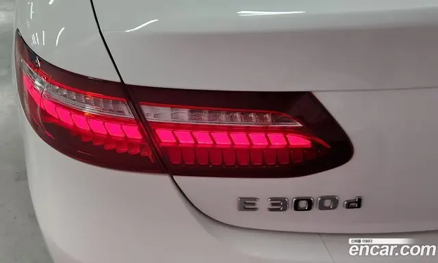 Mercedes-Benz E-Class 2022 2.0 автомат (гидро), миниатюра 11