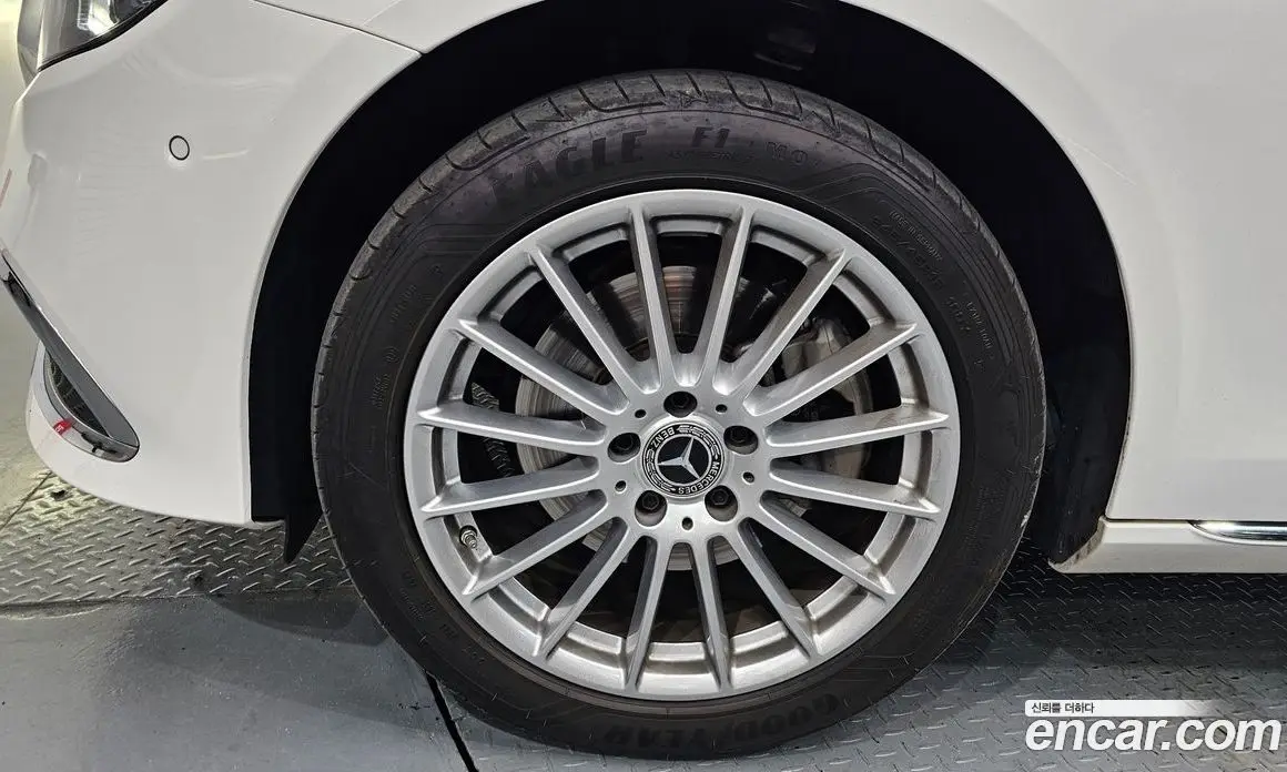 Mercedes-Benz E-Class 2023 1.9 гидро, фото 5