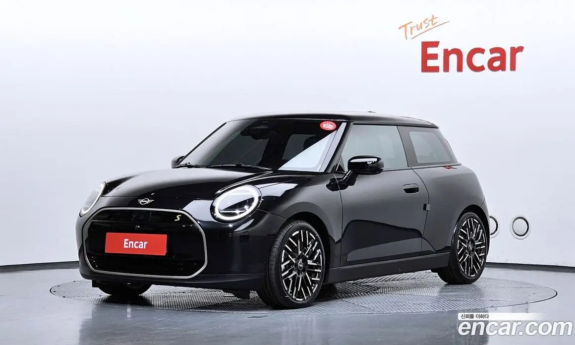 Mini Cooper 2024 0.1 автомат (гидро), фото 1