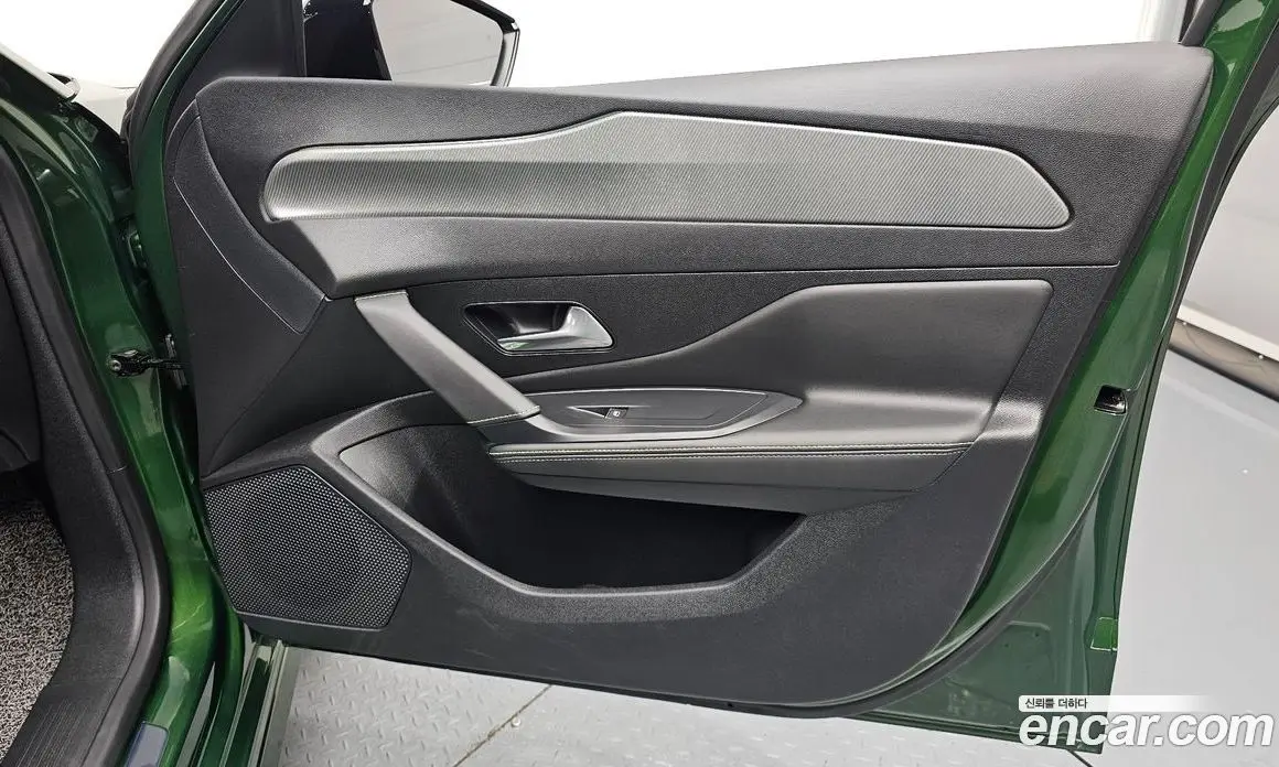 Peugeot 308 2023 1.5 автомат (гидро), фото 14